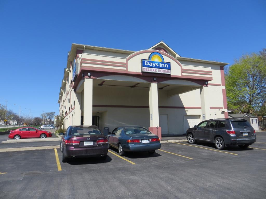 Days Inn By Wyndham Toronto East Lakeview Esterno foto