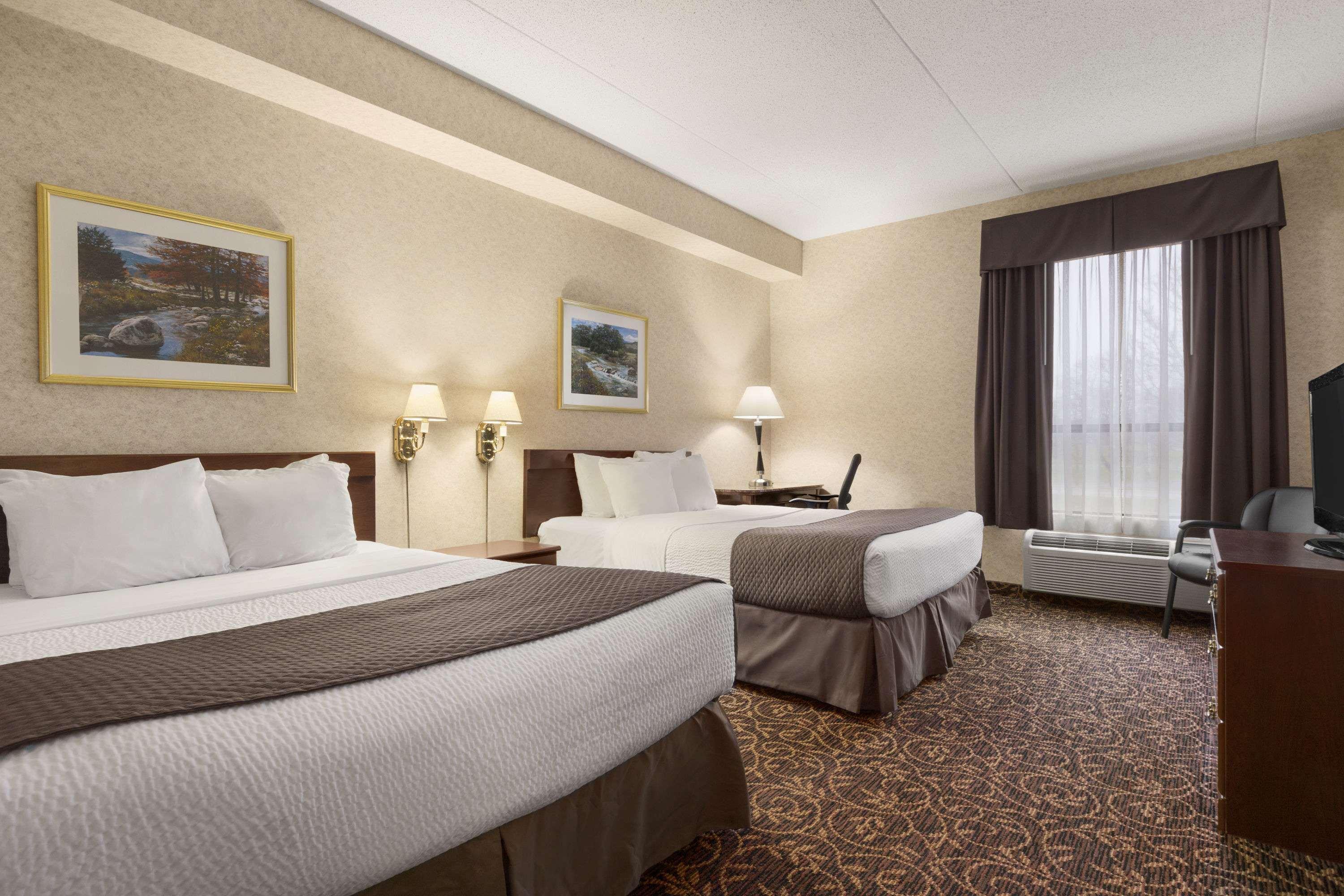 Days Inn By Wyndham Toronto East Lakeview Esterno foto