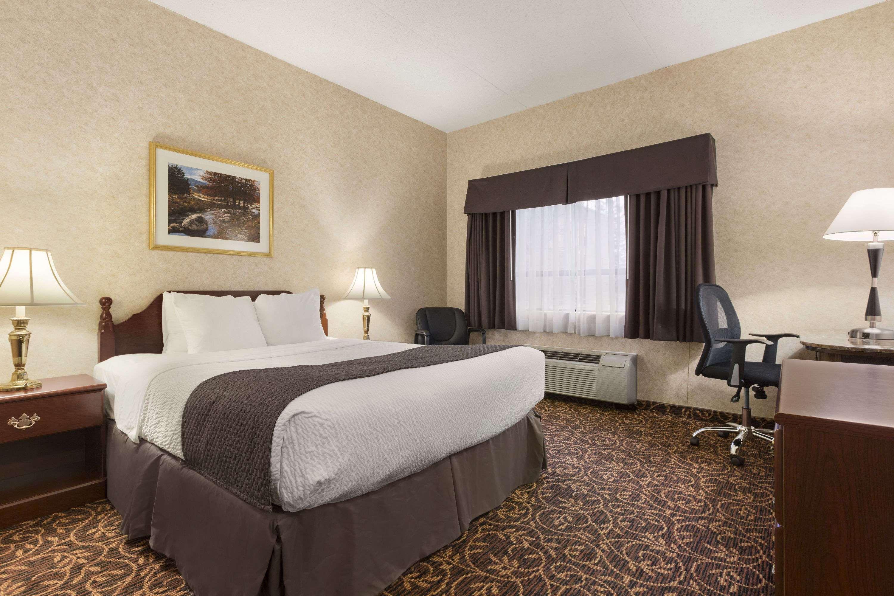 Days Inn By Wyndham Toronto East Lakeview Esterno foto