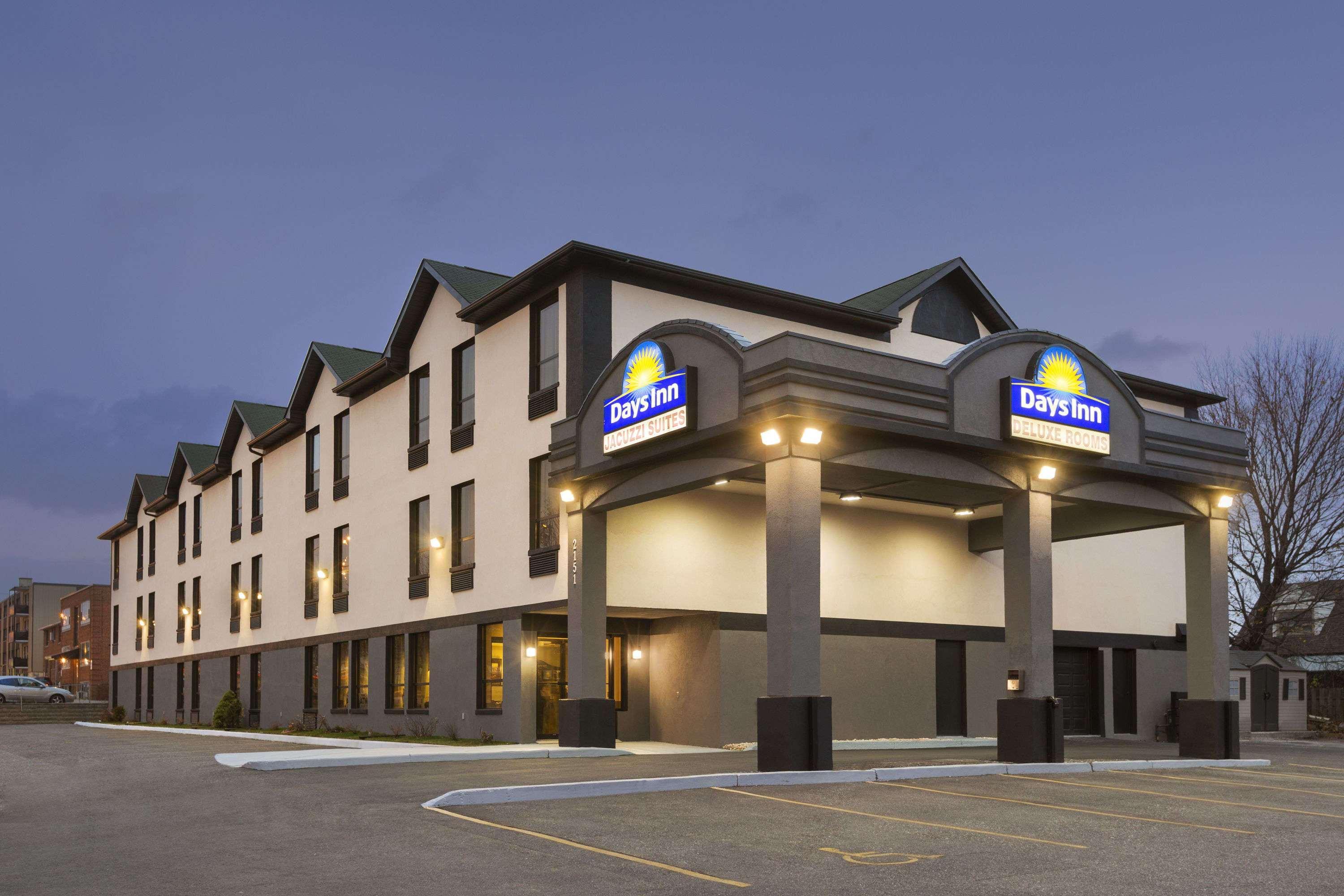 Days Inn By Wyndham Toronto East Lakeview Esterno foto
