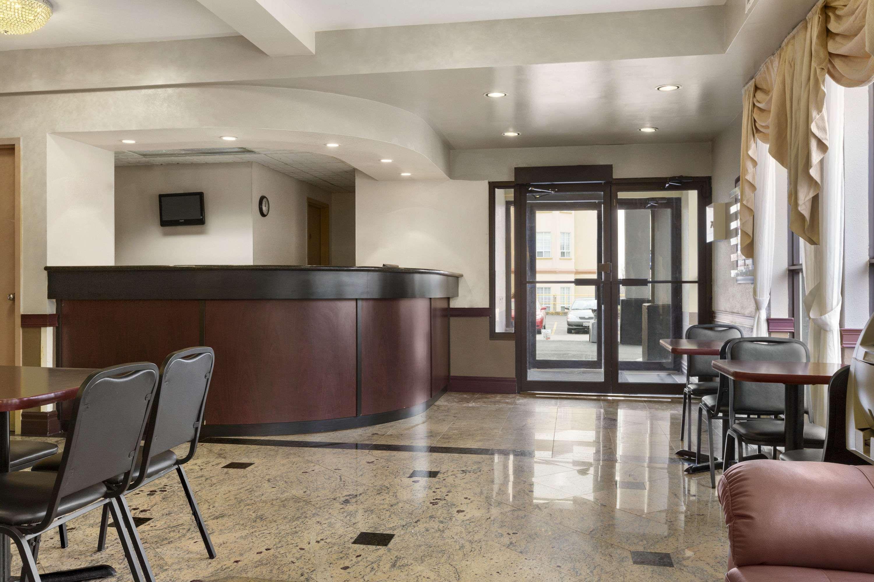Days Inn By Wyndham Toronto East Lakeview Esterno foto