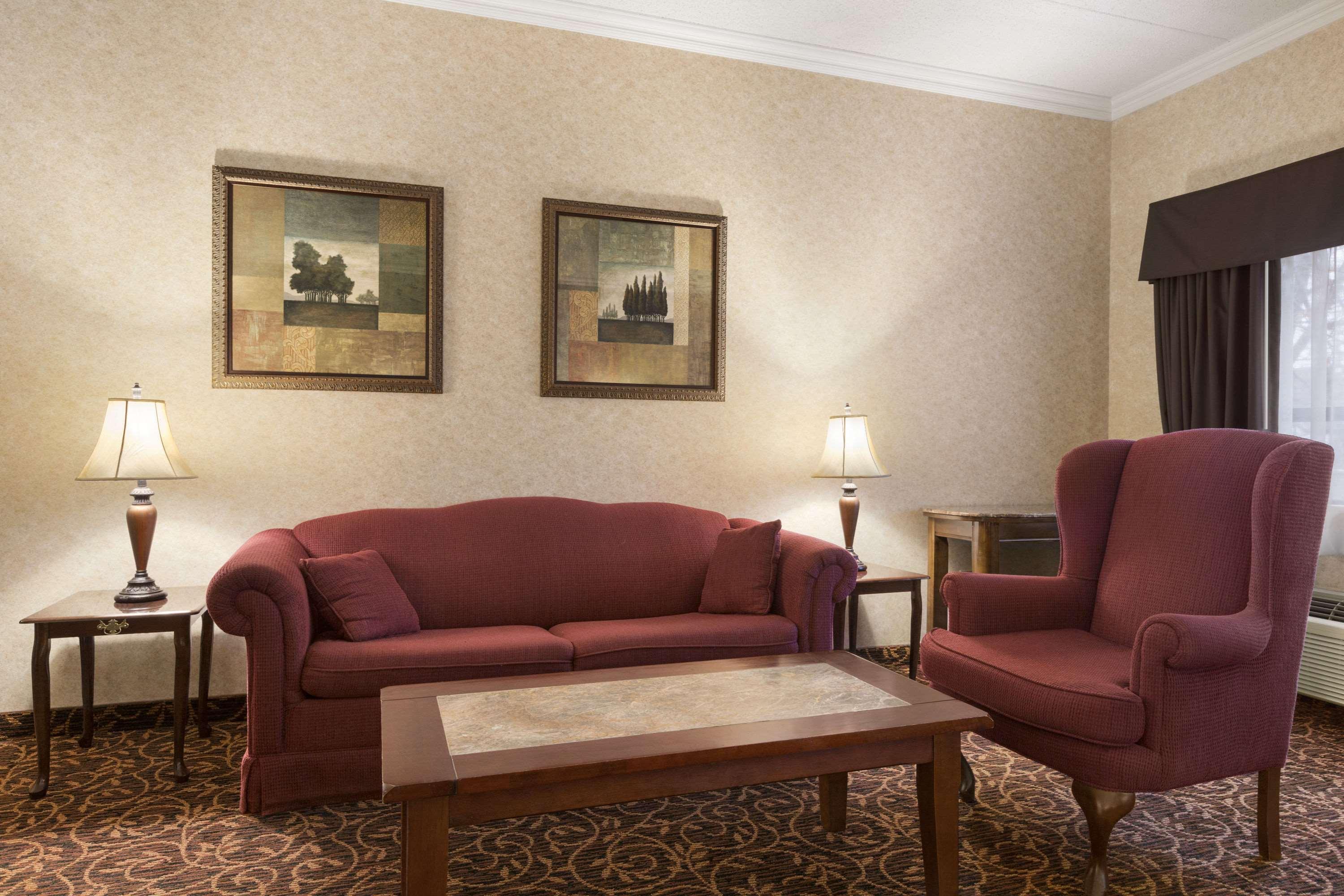 Days Inn By Wyndham Toronto East Lakeview Esterno foto