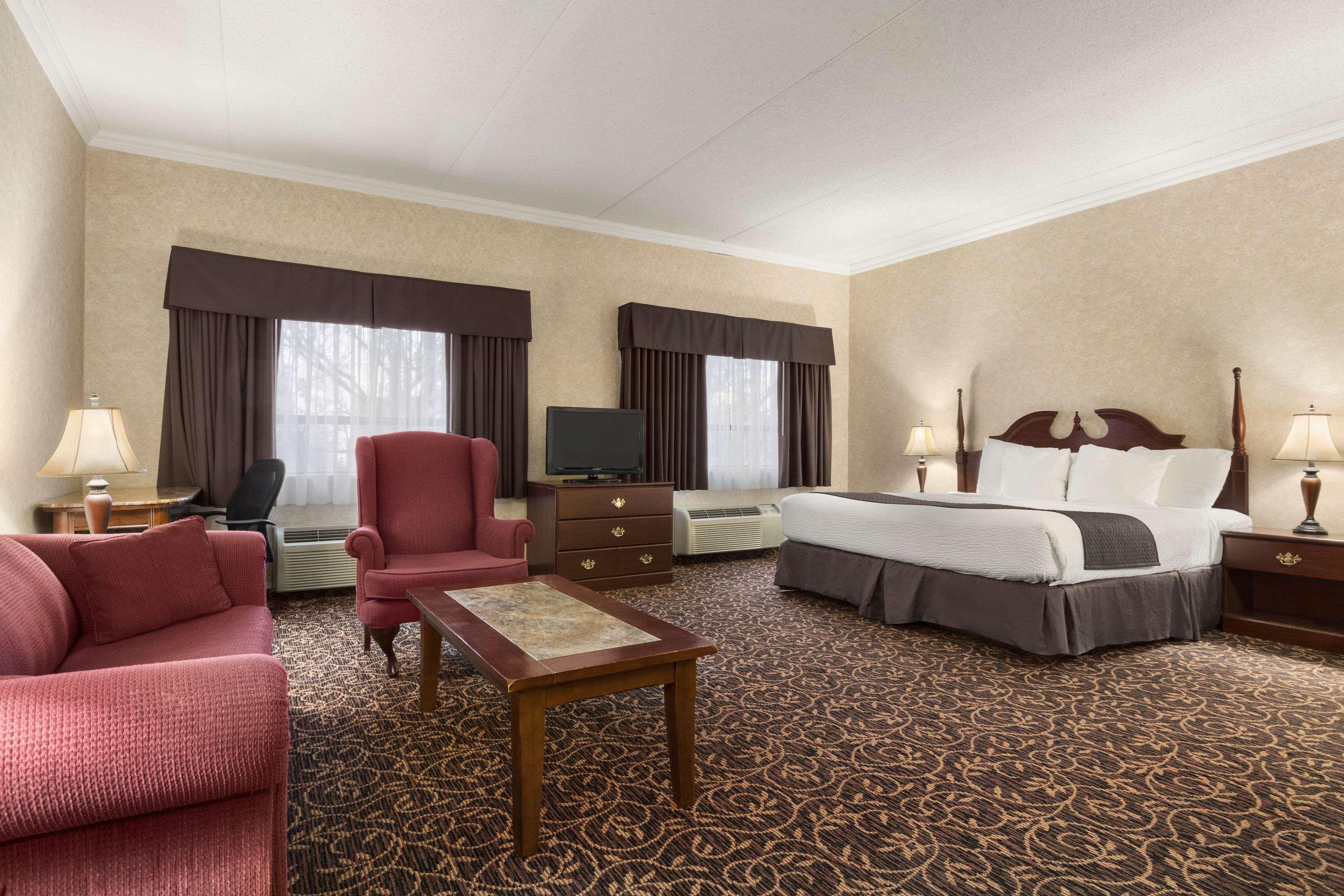 Days Inn By Wyndham Toronto East Lakeview Esterno foto