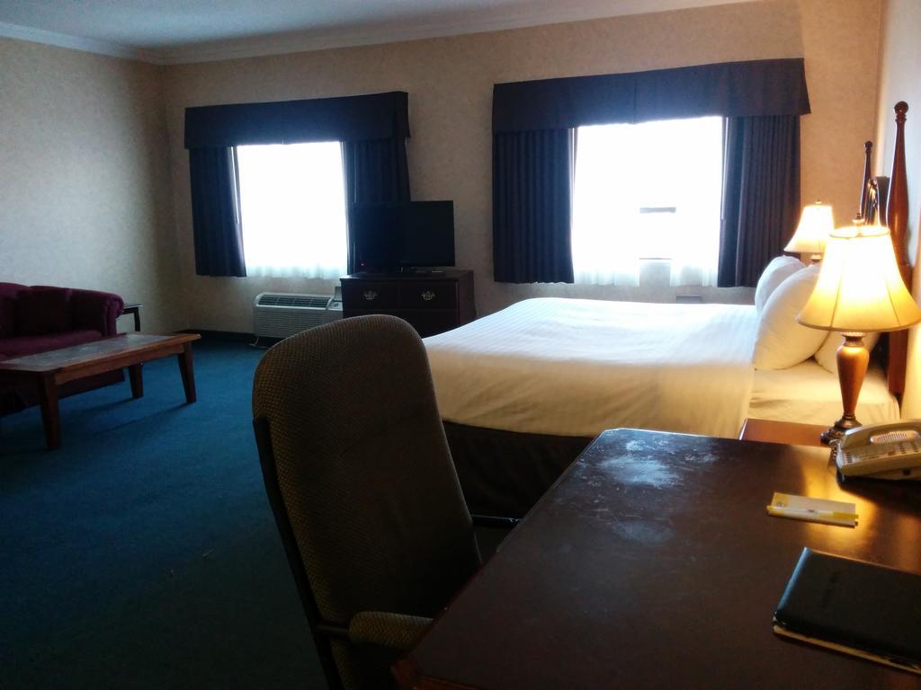 Days Inn By Wyndham Toronto East Lakeview Esterno foto