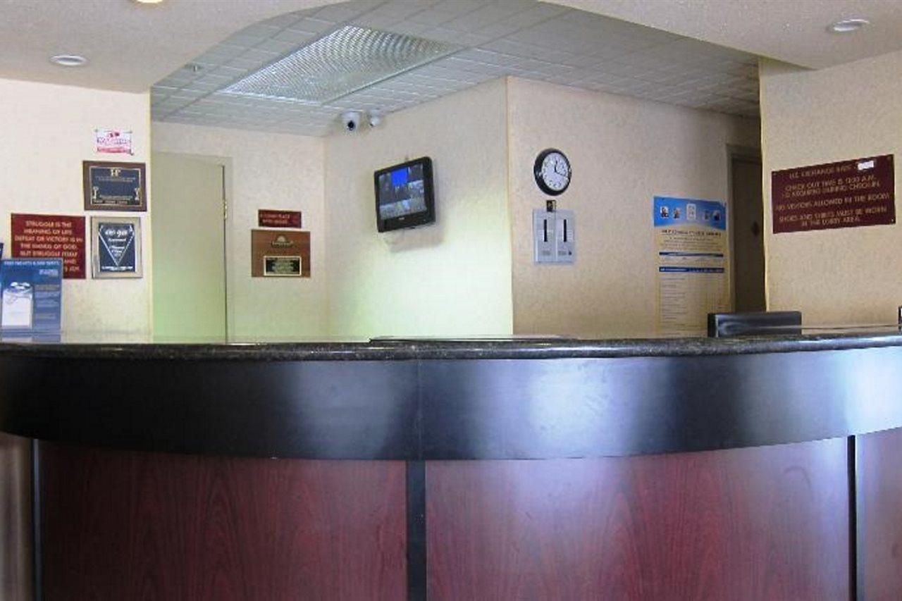 Days Inn By Wyndham Toronto East Lakeview Esterno foto