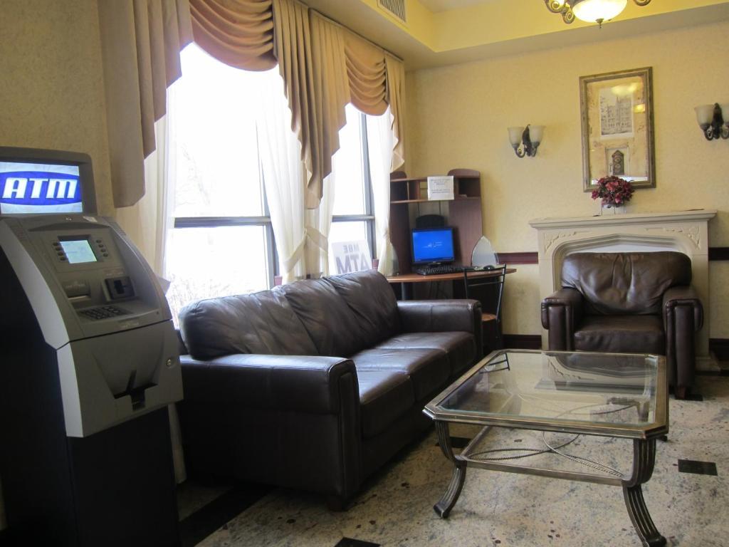 Days Inn By Wyndham Toronto East Lakeview Esterno foto