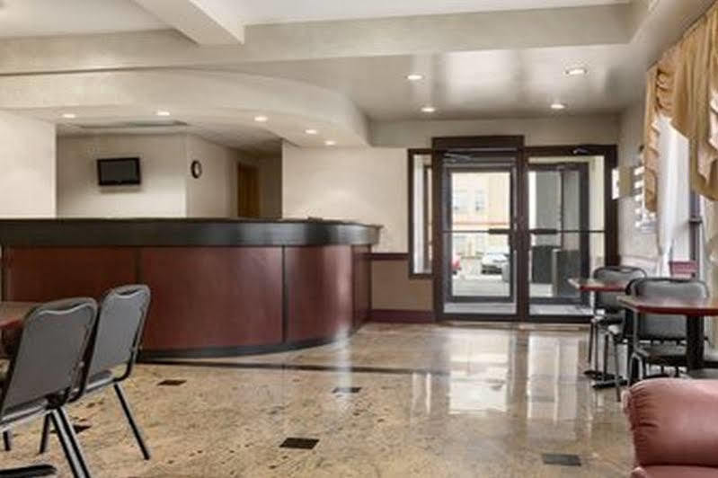 Days Inn By Wyndham Toronto East Lakeview Esterno foto