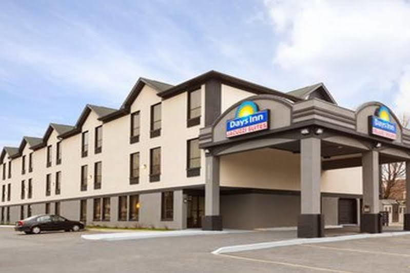 Days Inn By Wyndham Toronto East Lakeview Esterno foto